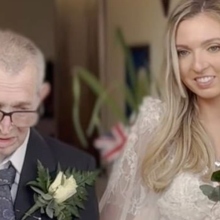 Οργάνωσε τον γάμο της σε κάτι λιγότερο από 24 ώρες, μόνο και μόνο για να τη συνοδεύσει ο πατέρας της 