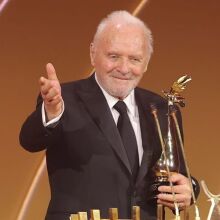 O Άντονι Χόπκινς αποκαλύπτει στην αυτοβιογραφία του τα πιο σκοτεινά σημεία της διαδρομής του