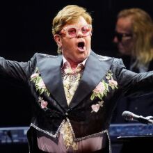 Ο Έλτον Τζον αποκαλύπτει τη μία συμβουλή που θα έδινε στον νεότερο εαυτό του: «Ποτέ μην πάρεις ναρκωτικά» - Κυκλοφορεί σήμερα το νέο του άλμπουμ 