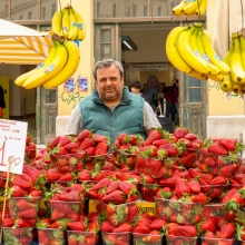 Οι τελευταίοι υπαίθριοι «φρουτάδες» της Αθήνας