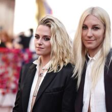 Η Κρίστεν Στιούαρτ παντρεύτηκε την αρραβωνιαστικιά της Ντίλαν Μέγερ σε κλειστή τελετή στο Λος Άντζελες - Το ζευγάρι ξεκίνησε να βγαίνει το 2019