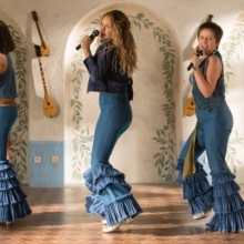 6 κομμάτια για να ντυθείς σαν να παίζεις στο Mamma Mia αυτό το καλοκαίρι