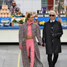 Η Cara Delevingne και ο Karl Lagerfeld 