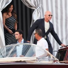 Γάμος μετ' εμποδίων για Μπέζος και Σάντσεζ: Οι καλεσμένοι έφυγαν τρέχοντας από το λαμπερό πάρτι τους λόγω καταιγίδας