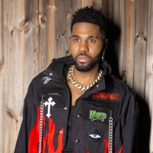 Στην Ίο βρίσκεται ο Τζέισον Ντερούλο - Δηλώνει μαγεμένος από τη θέα του Αιγαίου