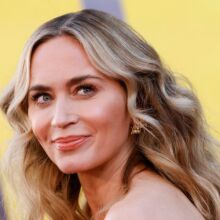 Η Έμιλι Μπλαντ αποκάλυψε ότι σε μία σκηνή φιλιού ένιωσε ναυτία - Τι είπε για τη χημεία στην οθόνη και τις δύσκολες σκηνές με συμπρωταγωνιστές