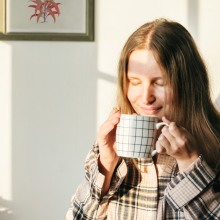 Cozy χειμωνιάτικες κούπες: Τα σχέδια που ξεχωρίσαμε στην αγορά