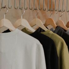 Θεσσαλονίκη: Κατασχέθηκαν 4.202 απομιμητικά ρούχα με πλαστά σήματα - Συνελήφθησαν δύο άτομα, πρόστιμο 30.000 ευρώ.