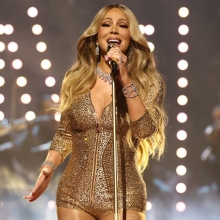 Η Μαράια Κάρεϊ, η εντυπωσιακή παρουσία και το αμήχανο χορευτικό