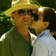 Η Έμα Χέμινγκ μιλά για τη σχέση της με τον Μπρους Γουίλις τώρα που η επικοινωνία τους είναι το πιο δύσκολο πράγμα λόγω της άνοιας 