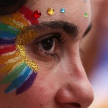 Έκθεση της ΕΕ για τα ίντερσεξ άτομα: Ανησυχητική αύξηση της βίας στην Ευρώπη - Ψευδείς ειδήσεις και βία απειλούν τα θεμελιώδη τους δικαιώματα