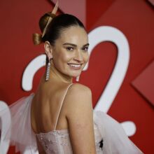 Η Λίλι Τζέιμς αποκάλυψε ότι μια κακή συνήθεια προκάλεσε ζημιά στα δόντια της, οδηγώντας την στο πρώτο της σφράγισμα στα 36 της χρόνια.