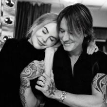 Ο Κιθ Έρμπαν αντιδρά χιουμοριστικά σε θαυμάστρια που ονομάζεται «Νικόλ», λίγο μετά το διαζύγιό του με την Νικόλ Κίντμαν.