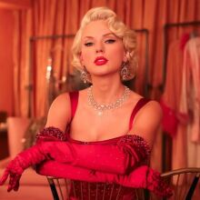 Ο Κρίστοφερ Ουάιλντινγκ, γιος της Ελίζαμπεθ Τέιλορ σχολιάζει το τραγούδι της Τέιλορ Σουίφτ που φέρει το όνομα της μητέρας του, λέγοντας πως οι δύο γυναίκες μοιάζουν πολύ.