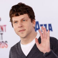 Ο Τζέσι Άιζενμπεργκ ανακοίνωσε ότι θα δωρίσει το νεφρό του σε άγνωστο άτομο - Ο σταρ του Social Network ανακοίνωσε ότι σε έξι εβδομάδες θα υποβληθεί σε επέμβαση