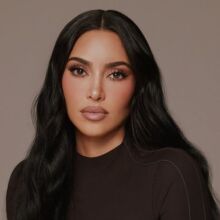 Η Κιμ Καρντάσιαν αποκάλυψε γιατί αποφάσισε να αλλάξει το όνομά της πριν από σχεδόν δύο δεκαετίες - Στην πρεμιέρα του Keeping Up with the Kardashians.