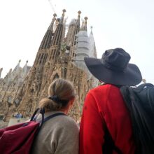 Ο δήμαρχος της Βαρκελώνης προειδοποιεί ότι το κόστος στέγασης είναι «νέα πανδημία» και ζητά από την ΕΕ έκτακτα κονδύλια για προσιτή κατοικία σε όλη την Ευρώπη.