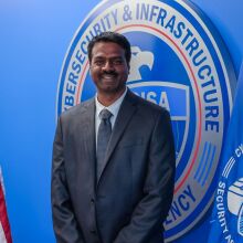 Ο προσωρινός διευθυντής της Υπηρεσίας Κυβερνοασφάλειας και Υποδομών των ΗΠΑ (CISA), Μαντού Γκοττουμουκκάλα