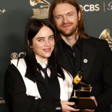 Αυστραλός ακροδεξιός ακτιβιστής ισχυρίζεται ότι η Μπίλι Άιλις ευθύνεται για την απέλασή του μετά από σάτιρα για «κατάληψη» της έπαυλής της.