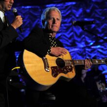 Ο Μπίλι Στάινμπεργκ, δημιουργός τεράστιων επιτυχιών όπως Like a Virgin, True Colors και Eternal Flame πέθανε στα 74 - Το έργο και η καλλιτεχνική κληρονομιά του