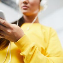 Δύο ώρες στα social media αυξάνουν τη μοναξιά των φοιτητών - Νέα μεγάλη έρευνα συνδέει την πολύωρη χρήση με την κατάθλιψη και κινδύνους για την υγεία των νέων.