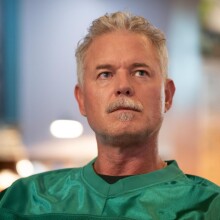 Θύελλα αντιδράσεων για ηθοποιό του “Grey’s Anatomy” που κατηγόρησε για εκφοβισμό τον Έρικ Ντέιν