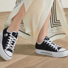 10 sneakers με πλατφόρμα που ξεχωρίσαμε στην αγορά