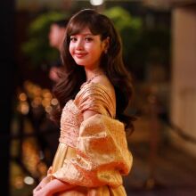 Η Lisa των BLACKPINK επισκέφθηκε τον viral πίθηκο Παντς στην Ιαπωνία, κρατώντας ένα λούτρινο παιχνίδι ίδιο με αυτό που ο μικρός μακάκος δεν αποχωρίζεται.