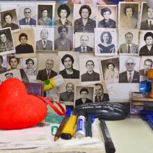 Worry less / think positive: Φωτογραφίζοντας την καθημερινότητα μιας δημόσιας υπηρεσίας