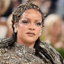 Η Ριάνα έλαμψε σαν... διαμάντι στο Met Gala 2026: Η μεταλλική εμφάνιση που έκλεψε την παράσταση