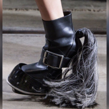 Τα εκκεντρικά παπούτσια του Alexander McQueen
