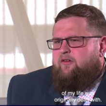 Ο 26χρονος που βιάστηκε από τη μητέρα του πιστεύει ότι ο αδερφός του είναι παιδί του