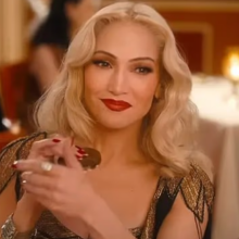 Η Τζένιφερ Λόπεζ έγινε ξανθιά για την ταινία "Kiss Of The Spider Woman" και κλέβει τις εντυπώσεις