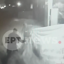 Κορωπί: Αστυνομικός διέσωσε ηλικιωμένο ζευγάρι από ορμητικά νερά με σεντόνια