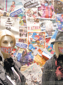 Η βιτρίνα του Mat Fashion ντύθηκε ATHENS VOICE