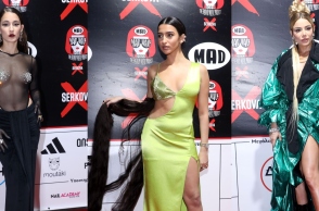 Κόκκινο χαλί Madwalk