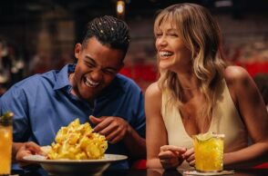 Η Κλέλια Ανδριολάτου και ο Εμμανουήλ Καραλής συνεργάζονται για πρώτη φορά σε μια digital καμπάνια των TGI Fridays, φέρνοντας κοντά τέχνη και αθλητισμό