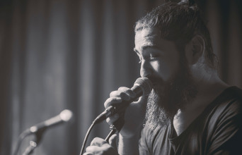 Πανικοβάλ | Συζητώντας με τον τραγουδοποιό Χρατς Αλτουνιάν