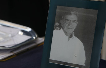 Μένης Κουμανταρέας