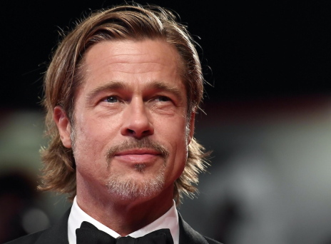 Μπραντ Πιτ: Λάνσαρε σειρά καλλυντικών και χόρτασε κράξιμο