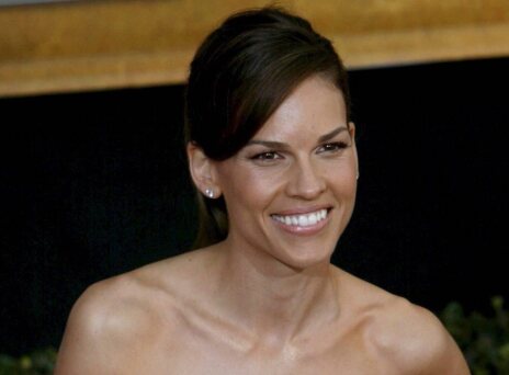 Η Χίλαρι Σουάνκ περιμένει δίδυμα