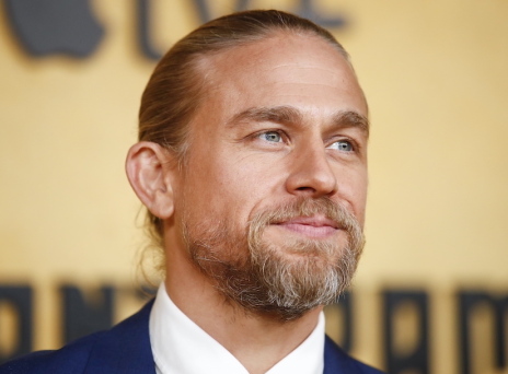 Τσάρλι Χάναμ: Γουστάρω να 'ναι αλήτης κι εγώ να 'μαι μαντάμ