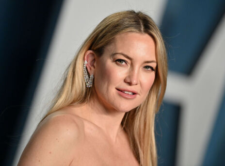 Kate Hudson Italy Beach