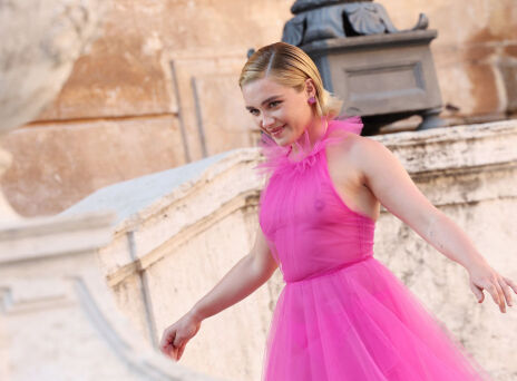 Η Florence Pugh απαντά σε όσους θίχτηκαν με το στήθος της στο Valentino Show