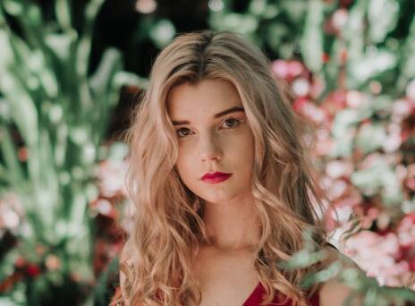 Ποιες τροφές ωφελούν την επιδερμίδα και ποιες τη βλάπτουν