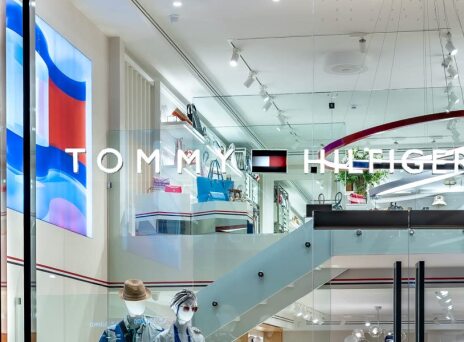 Εντυπωσιακή ανακαίνιση στο κατάστημα Tommy Hilfiger στη Γλυφάδα