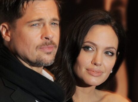 Η Τζολί αποκαλύπτει για τον καβγά στο αεροπλάνο: Ο Πιτ πήγε να πνίξει ένα παιδί