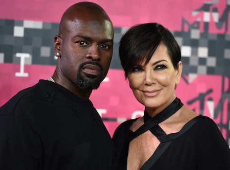 Kάνιε Γουέστ: Υποστηρίζει ότι η Κρις Τζένερ έκανε σεξ με τον Drake