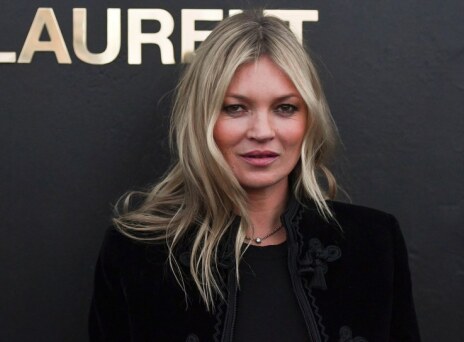 Kate Moss: Η “βασίλισσα του πάρτι” επέστρεψε – Το αποκαλυπτικό φόρεμα και το στιλιστικό ατύχημα