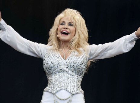 Η Ντόλι Πάρτον επί σκηνής